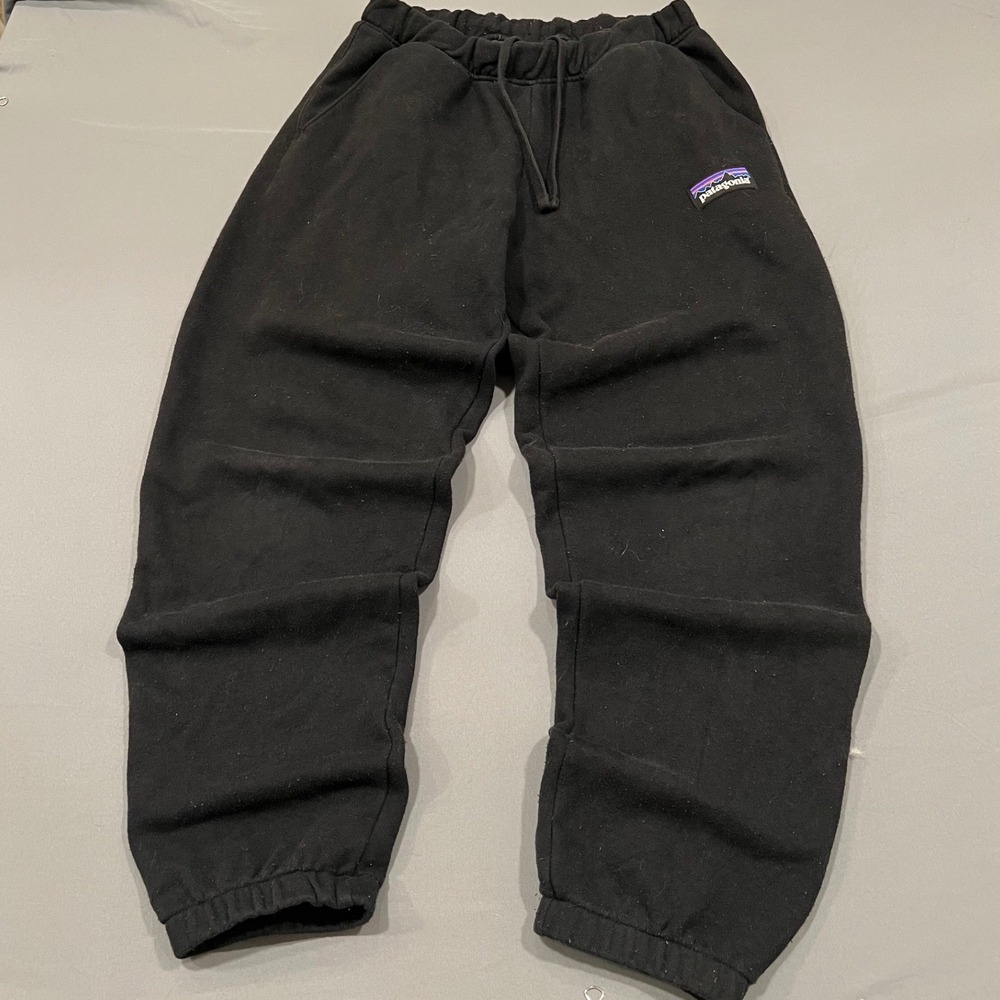 Patagonia P-6 Label Ahnya Sweatpants Black Organic Cotton Joggers Small